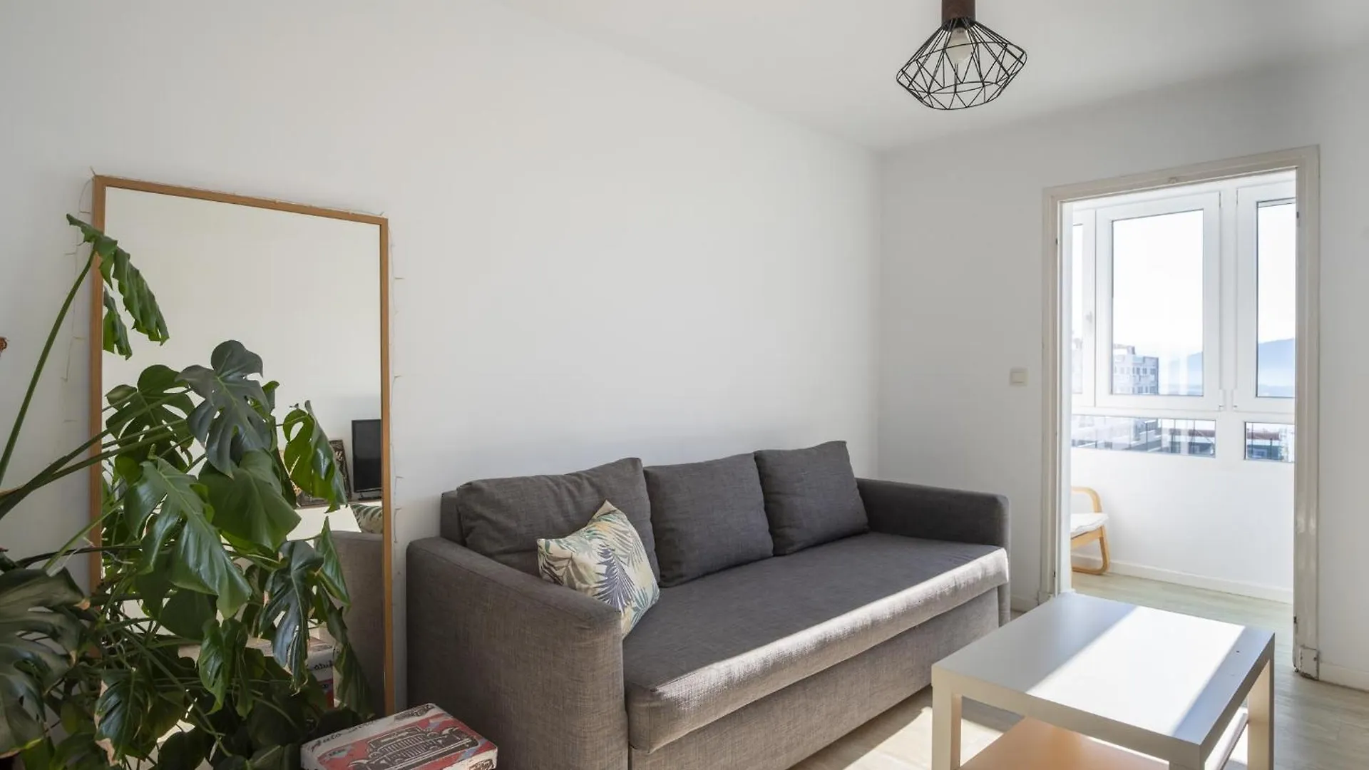 Luminoso Apartamento En Santander Jdc